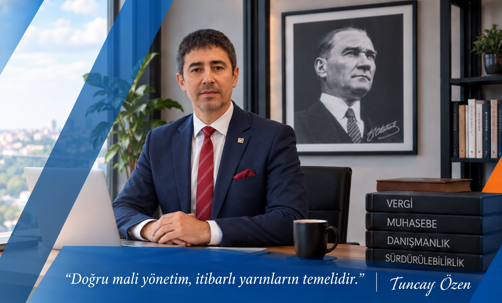 Atatürk portresinin önünde masasında oturan Tuncay Özen. Doğru mali yönetim, itibarlı yarınların temelidir.